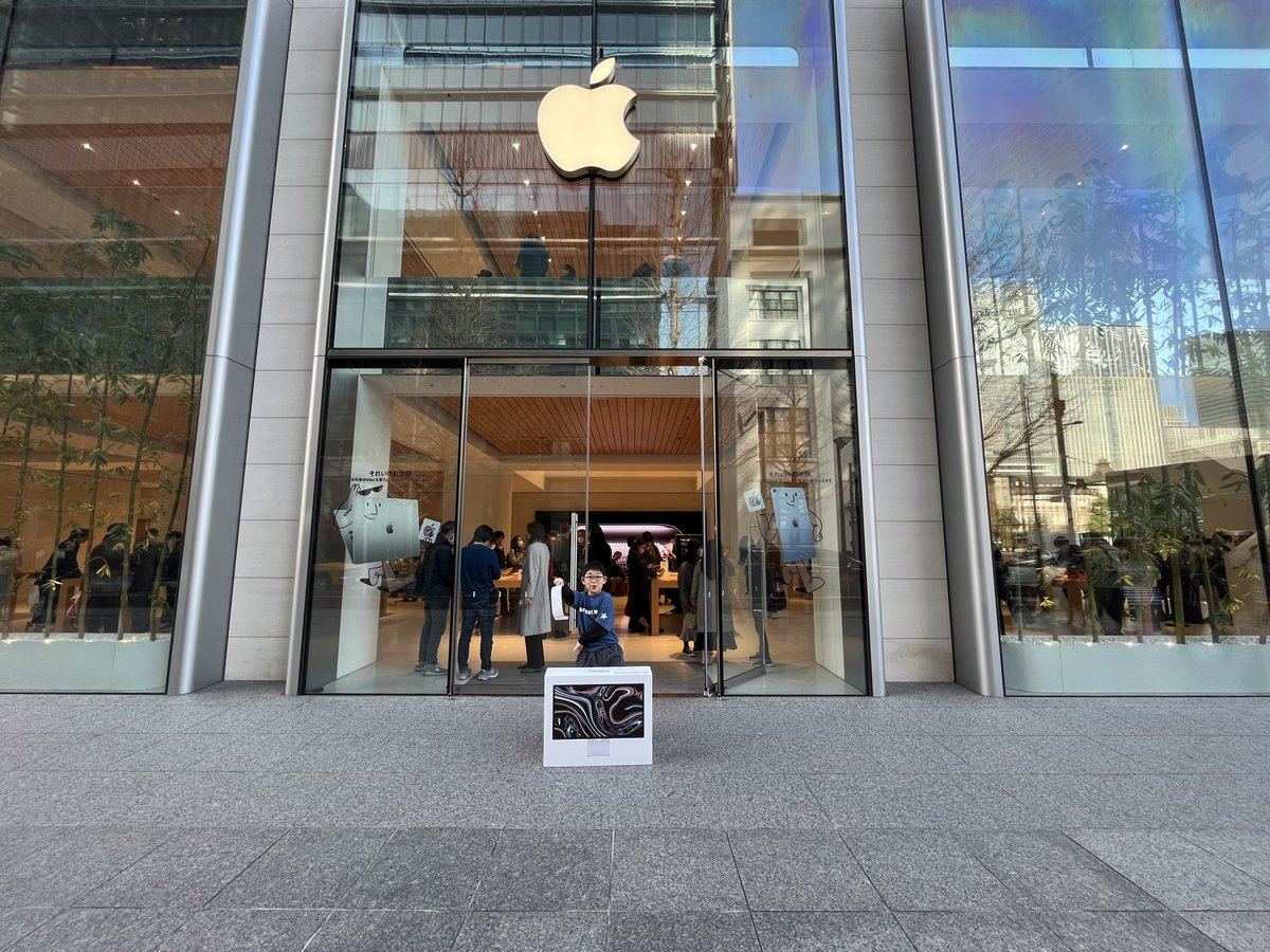 soichiro_inc's tweet image. 来週から男性の新入社員が一人入社します。
新しい仲間のために準備は入念に。
1.フルスペックのmac　息子と買いに行きました。
2.人間工学に基づいたハーマンミラーのエンボディチェア
3.イトーキのL型オペレーションデスク(これだけは中古)
#macstudiodisplay
#hermanmiller
#itoki