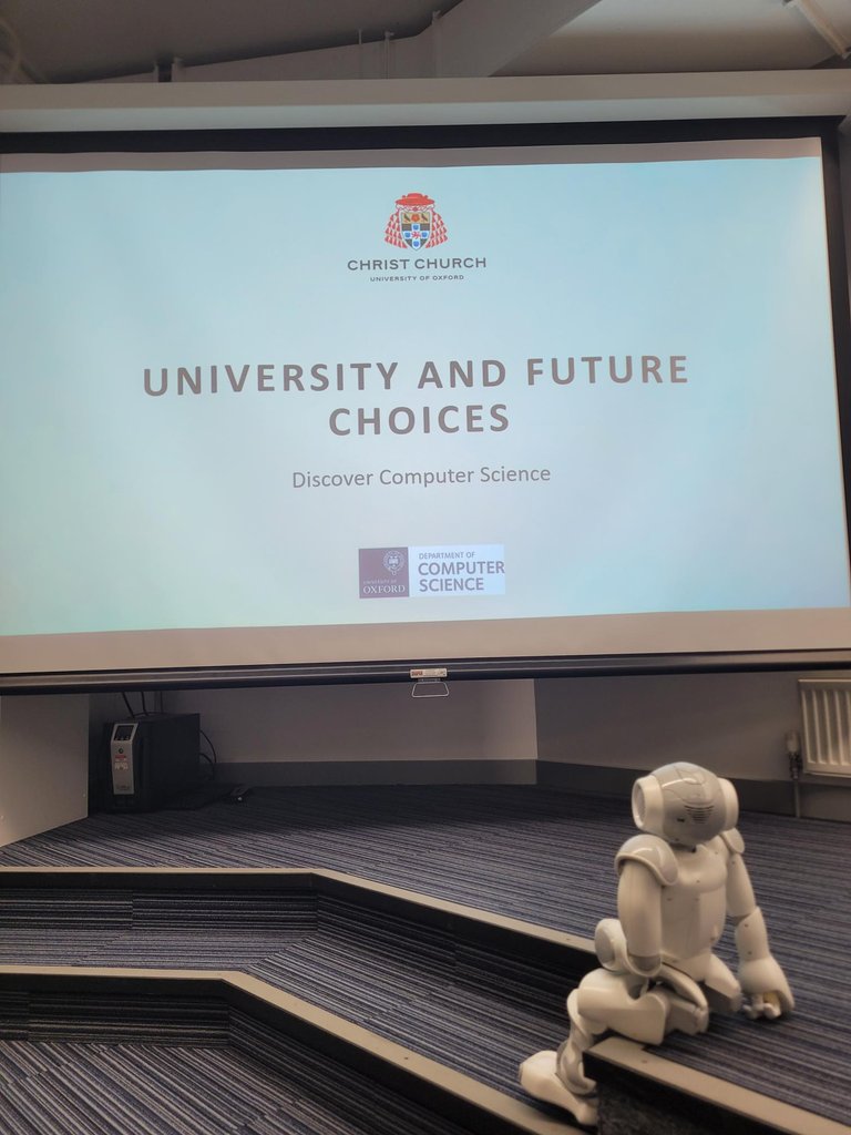 Last weekend we celebrated the achievements of the students in our Discover Computer Science programme with an in person graduation day. We were delighted so many students & parents were able to join us & RobOx! @ChCh_Oxford Learn about the programme: cs.ox.ac.uk/DiscoverComput…