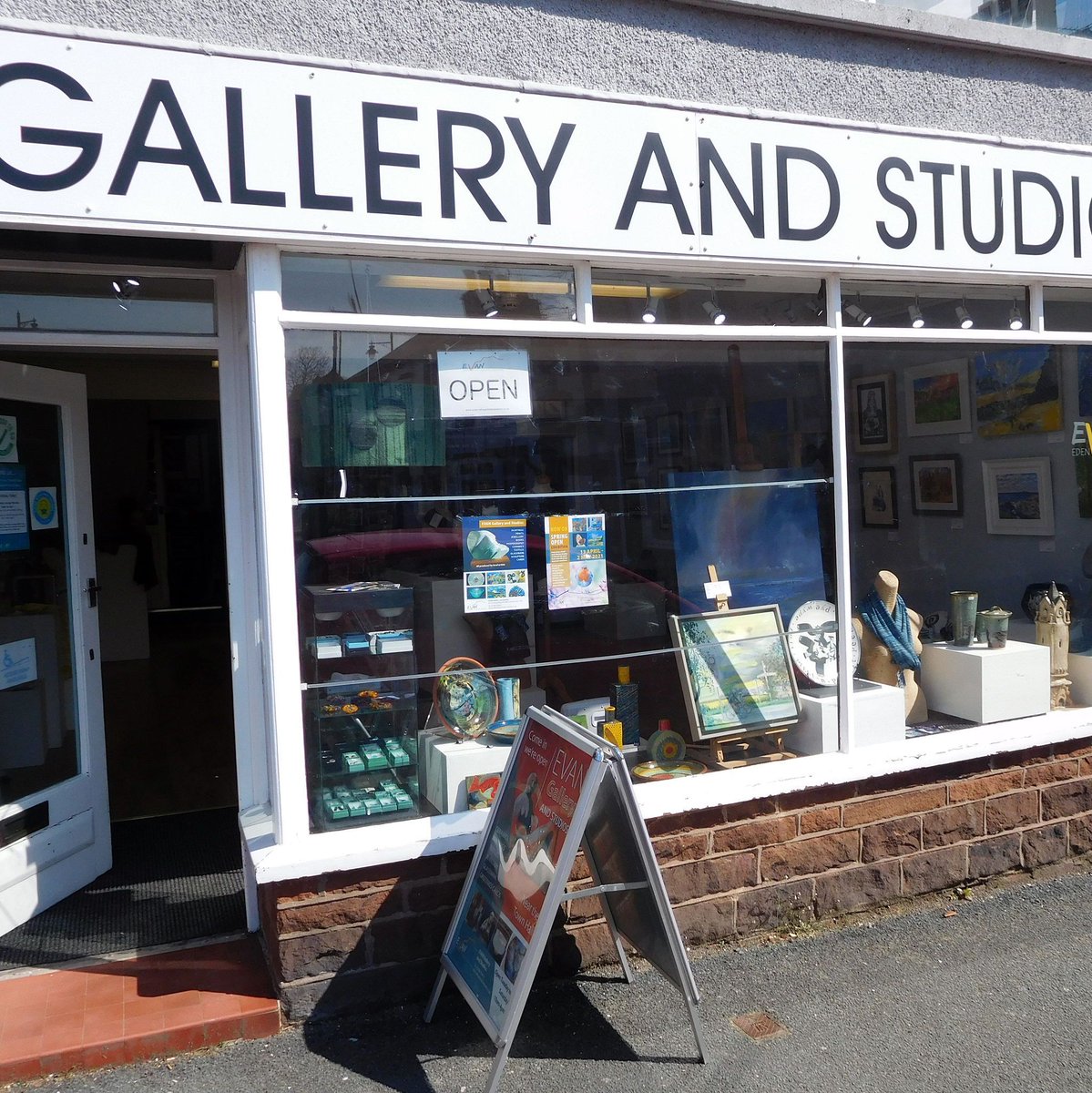 MadeinEVAN's tweet photo. EVAN's spring open exhibition starts on 5 Apr, showcasing work by over 70 artists.
Open Mon-Sat 10-4 to 26 Apr at 4 Corney Place, Penrith CA11 7PX.
https://t.co/wGfmQDOnMk 
#artexhibition #MadeinEVAN #Cumbrianart #supportlocalartists #buyhandmade #edenvalleyartisticnetwork https://t.co/hm0P2SGIzE