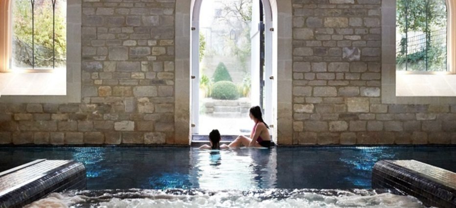 Scarlet Spy tries a Royal Crescent Hero Treatment #LuxurySpa #Bath #TheRoyalCrescentHotel ow.ly/hnZH50R35SS