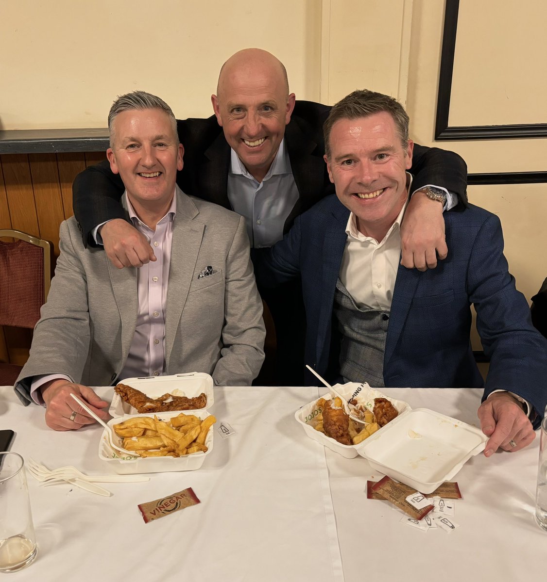 me as their after dinner comedian, Gary McAllister as their football guest, and hosting duties falling to my good mate Pete Emmett ! What a top night at Stafford Rangers FC, and Fish & Chips too !!!! A brilliant interview by @emmo99 👌🏻 @SRFCofficial