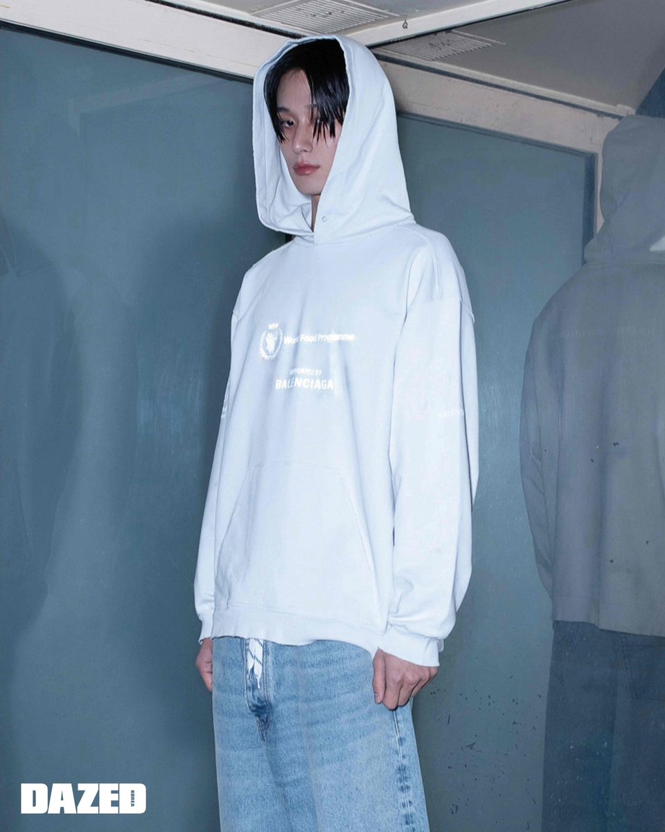 DazedKorea's tweet photo. DEJA VU #협찬

다시 만날 수 밖에 없는 운명, 발렌시아가의 주연.

Destined to meet again, Balenciaga’s Juyeon.

#발렌시아가 #주연 #BALENCIAGA #JUYEON 

더 많은 콘텐츠는 <데이즈드> 4월호와 디지털에서 확인하세요. https://t.co/CUlvQcHOUl