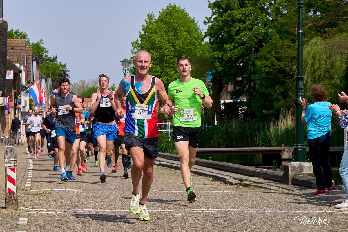 Let op: wil je zeker jouw naam of een leuke kreet op het startnummer, schrijf dan in vóór 1 april. En wil je jouw startnummer opgestuurd krijgen, schrijf je dan in vóór 1 april. Daarna lukt dat niet meer.  En hey, de limieten komen al aardig in het zicht Marathon.nl