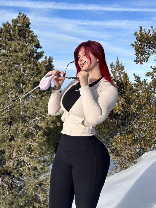 Watch Jenn's leaked NSFW photo on TwXstars