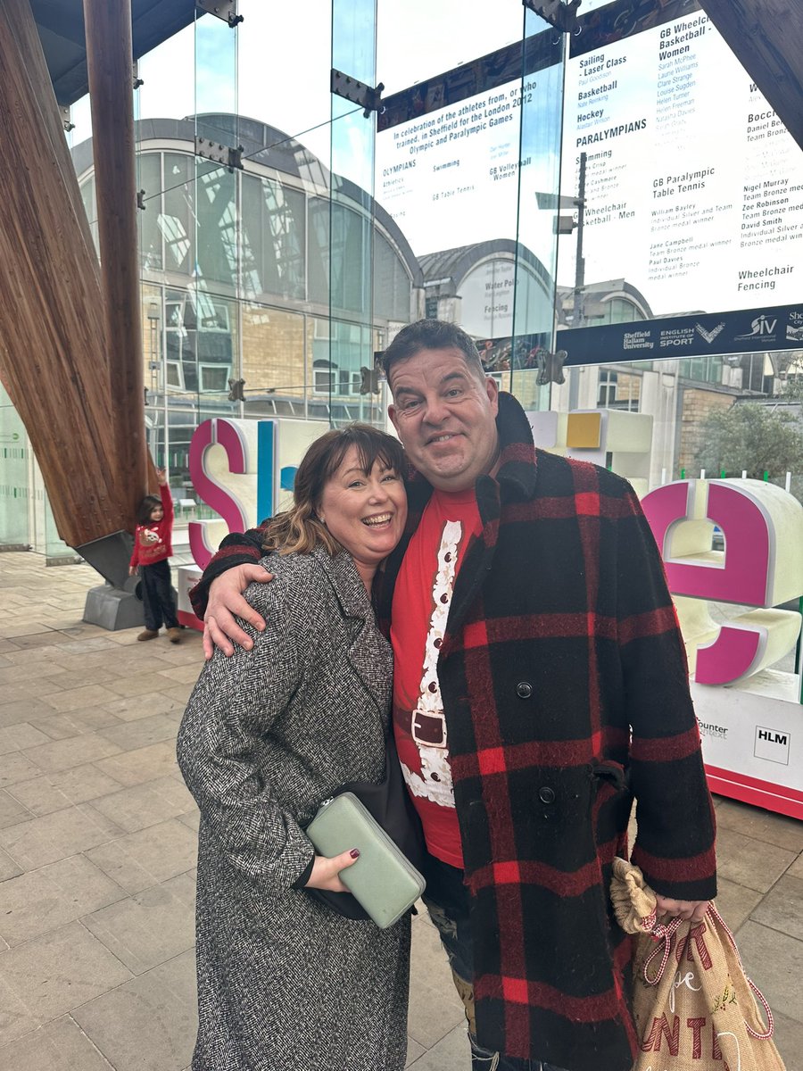 MelmummyPollard's tweet photo. @djwilliamsact @SheffieldLyceum Best celebrity meeting ever!!! https://t.co/A7H22LGgn1