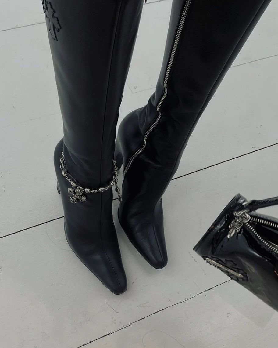 badestoutfit's tweet photo. chrome hearts knee boots https://t.co/VK3gOJnKQL