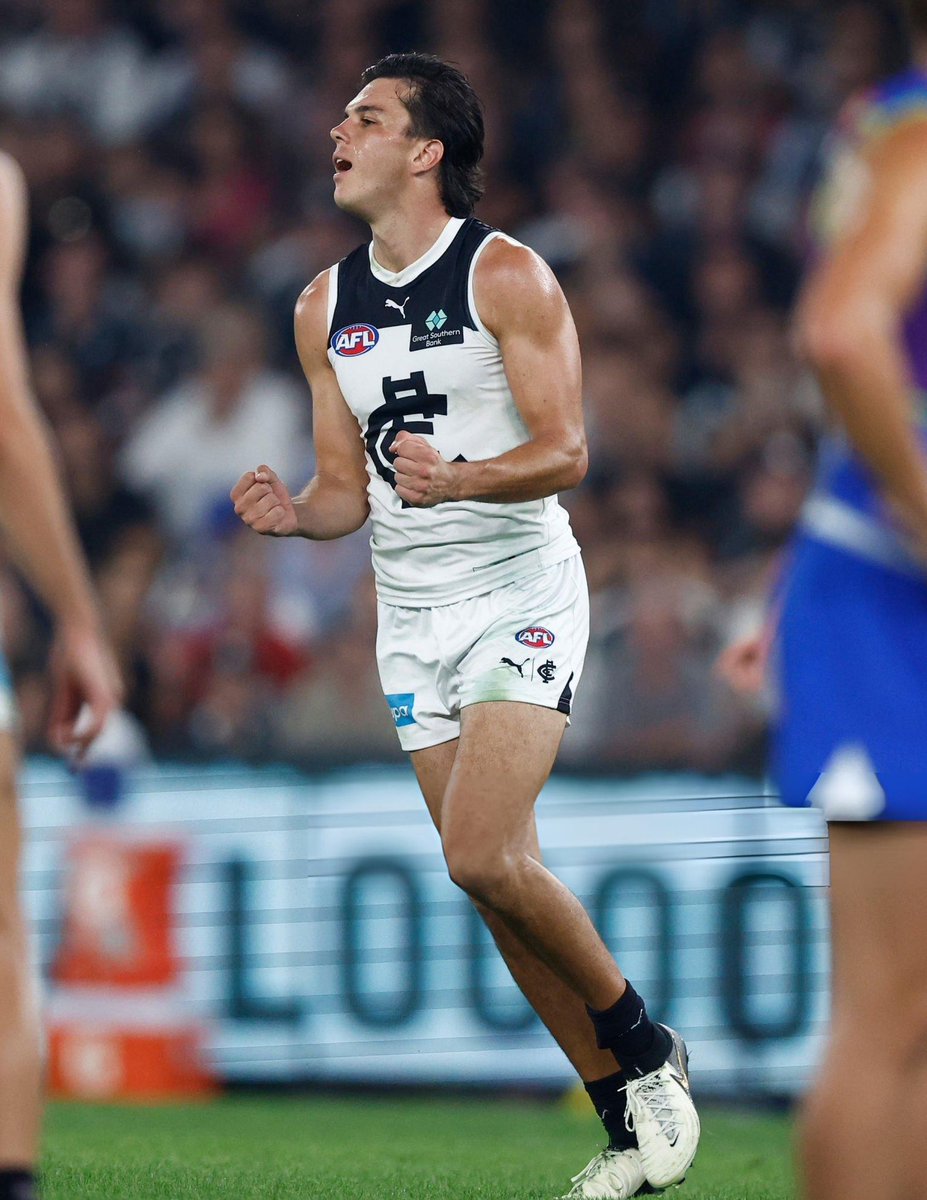 Elijah Hollands on debut in Navy Blue: 

• 22 disposals
• 86% disposal efficiency
• 1 goal
• 8 score involvements
• 6 marks
• 5 tackles
• 10 pressure acts
• 6 inside 50s
• 2 clearances
• 4 frees for, 0 against
• 4 one percenters 

⭐️🔥⚡️💥