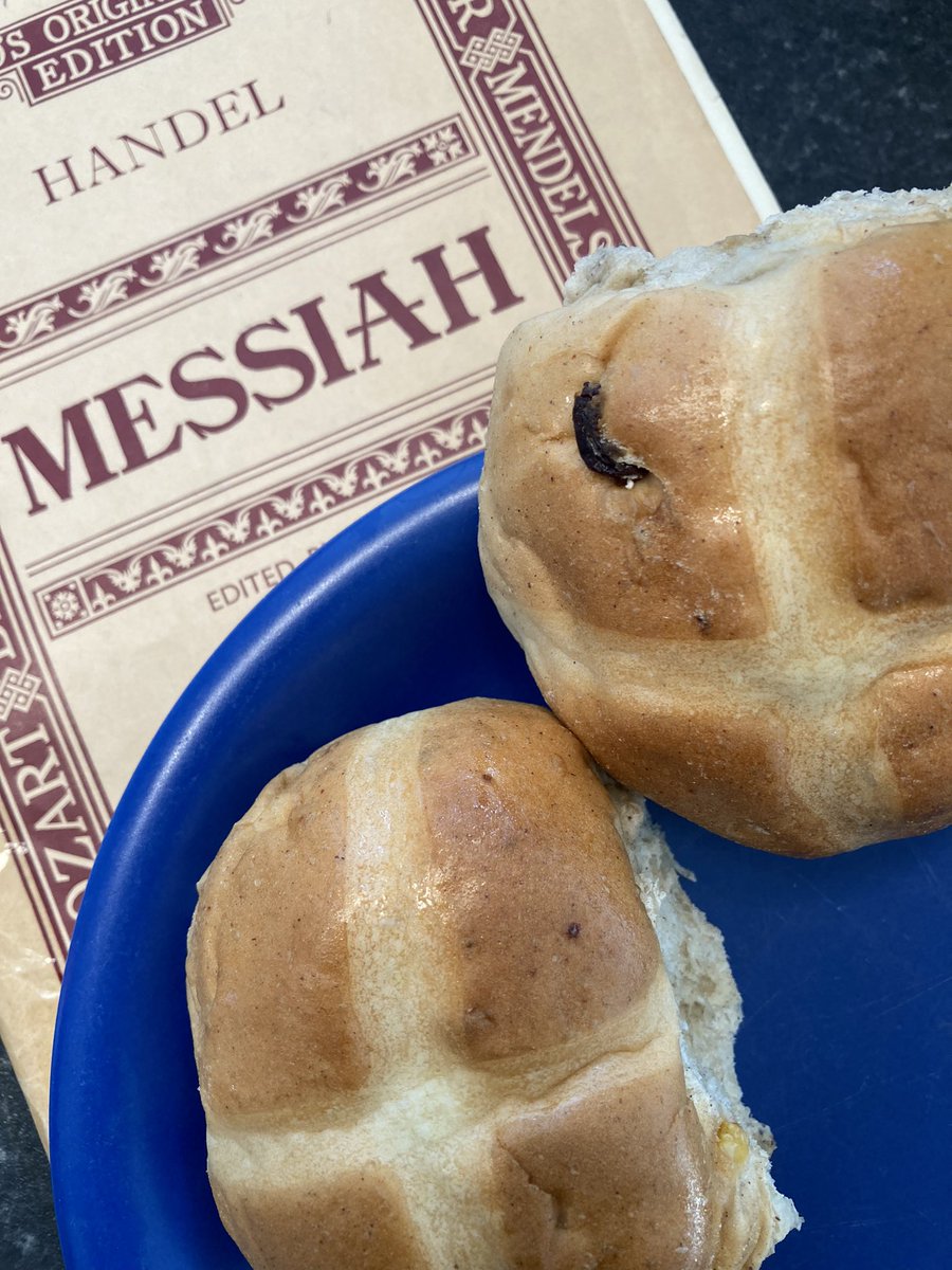 A two-bun start to the day; energy needed for full Messiah run through at @RoyalAlbertHall this morning with @royalphilorch @RichardKGCooke then 2.30pm performance; every Good Friday for 148 years! 🎶🥰❤️ Can’t wait! See you there… (a few tkts available).