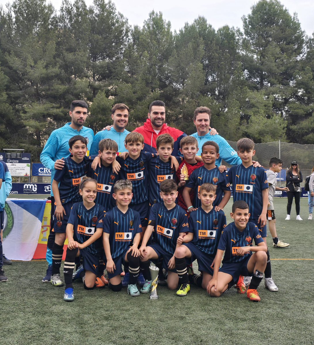 Academia_VCF's tweet photo. 🏆 II TROFEO VILLA de ARCHENA

🦇 El combinado #EscolesVCF de Benjamín de primer año 𝘾𝘼𝙈𝙋𝙀𝙊́𝙉 del torneo  

Enhorabuena ‼️ https://t.co/VO7tKPnvdM