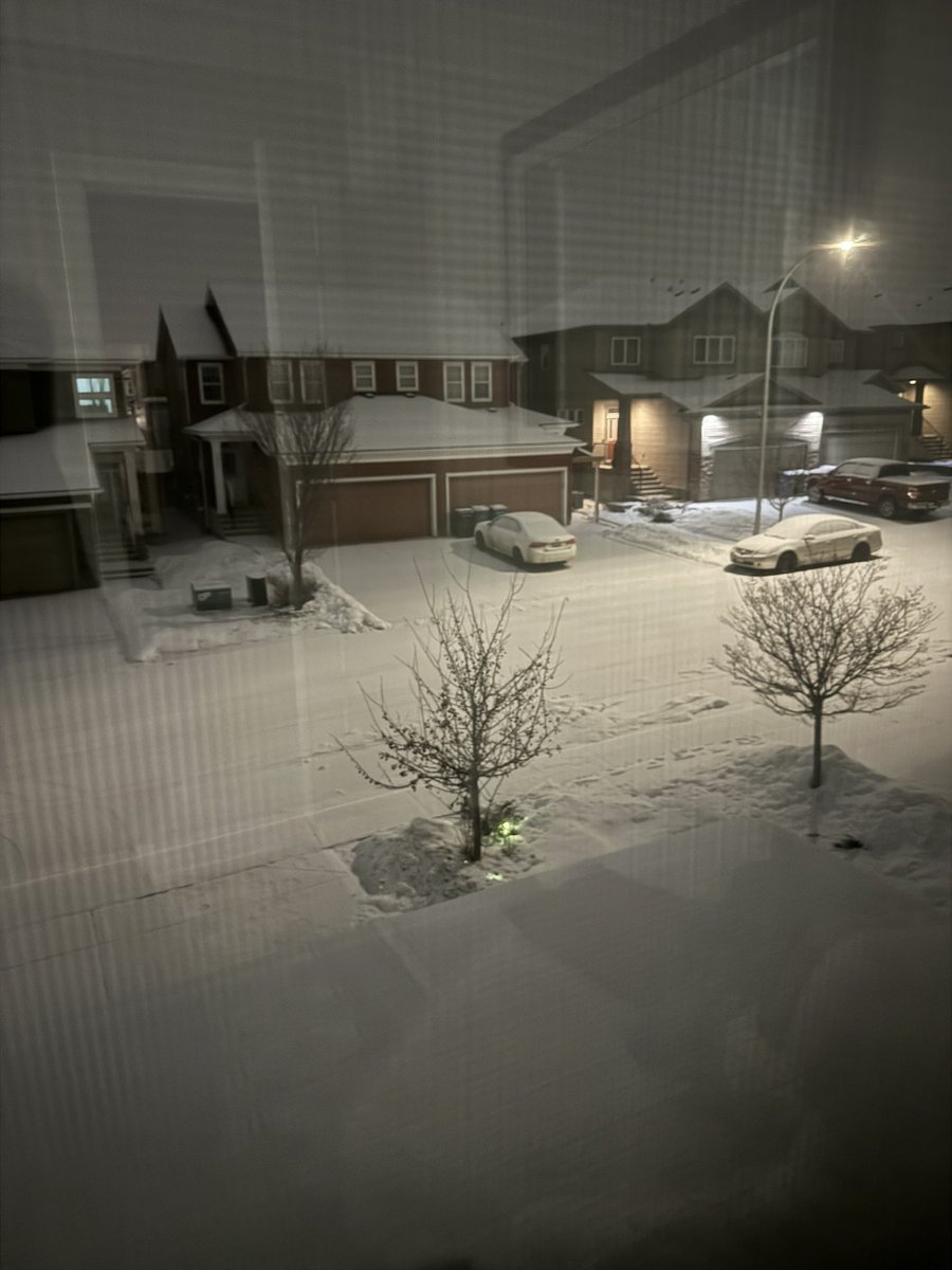 lifesucksoff's tweet image. View right now at 2:30am 🥹🤦‍♀️❄️☃️🌨️
#canadianspring