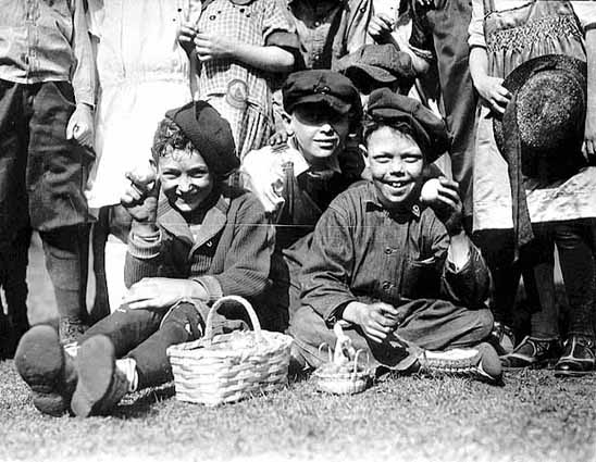 This coming Sunday is Easter! Enjoy this endearing photo of an Easter egg hunt in Minneapolis from 1923. Image: Minneapolis Journal. Easter egg hunt, Logan Park, Broadway and Monroe, Minneapolis. 1923. Minnesota Historical Society, Saint Paul, MN.