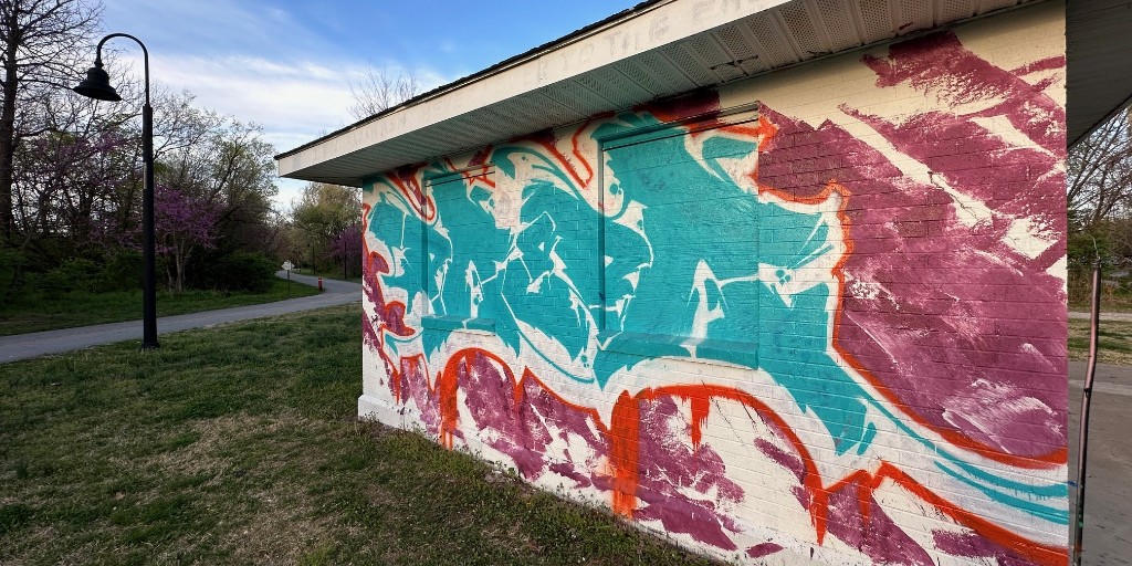 4 months ago, the City partnered with artist Olivia Trimble (Sleet City Creative) to activate the Poplar St. Pumphouse into a Community Art Wall, an everchanging venue for local artists to showcase their work legally and without a permit. Learn more: fayetteville-ar.gov/4232/Arts-and-…
