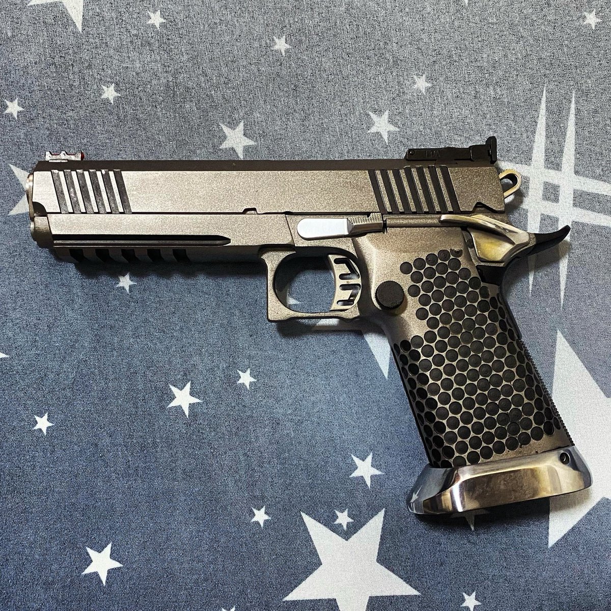 Custom Double Stack 1911. 🔥 

📸 • <a href="/nielsimonlive/">Niel Simon Ambagan</a> 

#M1911 #45acp #9mm