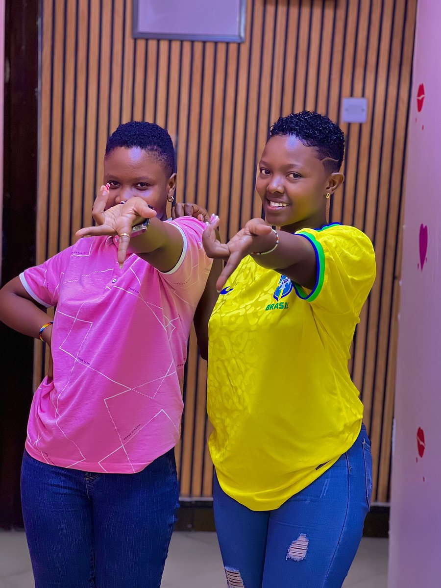 Cuttingmastertz's tweet photo. Kupendeza ndo hukuu bnaa 🥰 Niwakumbushe tuu tunafanya kila kitu kinachousiana na Nywele zako 🤔🤔 Usiogope kuuliza Hatufanyi Biashara Tunatoa Huduma 🥰 akaribu tukuhudumie 🙏🏽🙏🏽🙏🏽 #waachewapendeze #nguvuyanywele #cutting_master_famil  #0714757882 https://t.co/JrMnqtwv7T