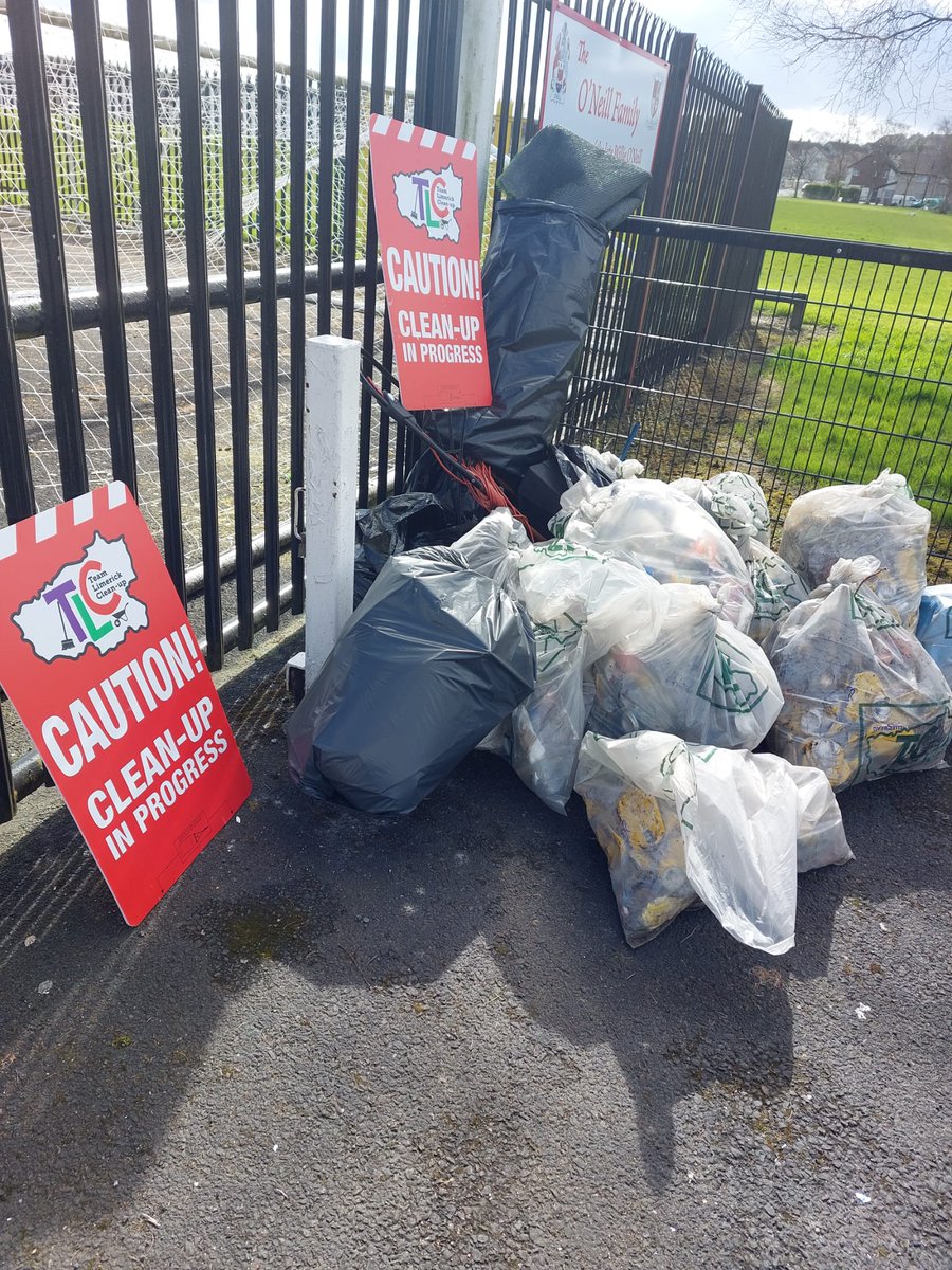 Great turnout in Garryowen for @TLC_Limerick, a big thanks to John of the Garryowen Residents Assoc, @limerickyouth, @garryowencdp & all the residents. 

Thanks to @ConorSheehan93, @moranjohna1 with @CaillumH & their team for calling down this morning also. 

#TLC9