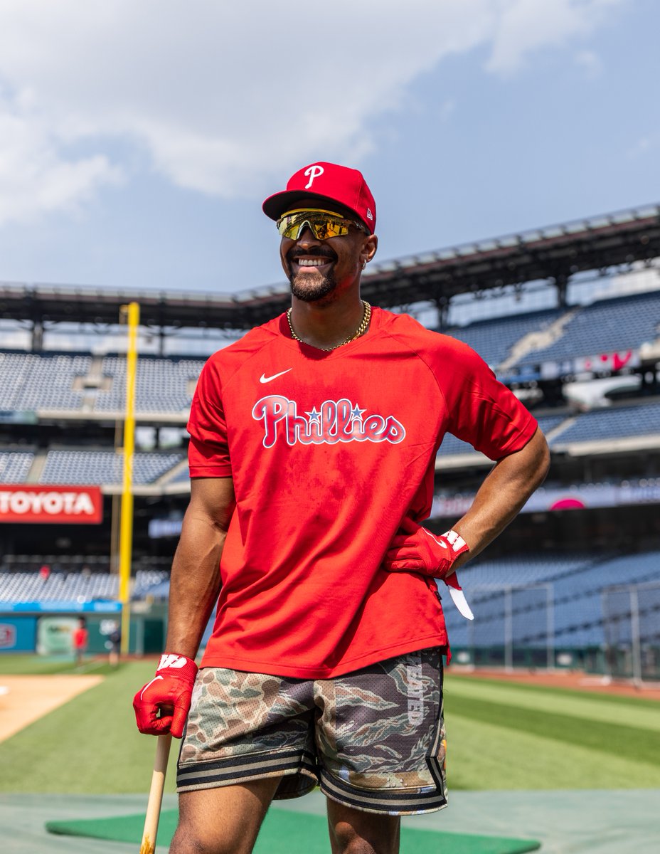 Lookin' at the calendar on opening day like 😁 Good luck this season, @Phillies!