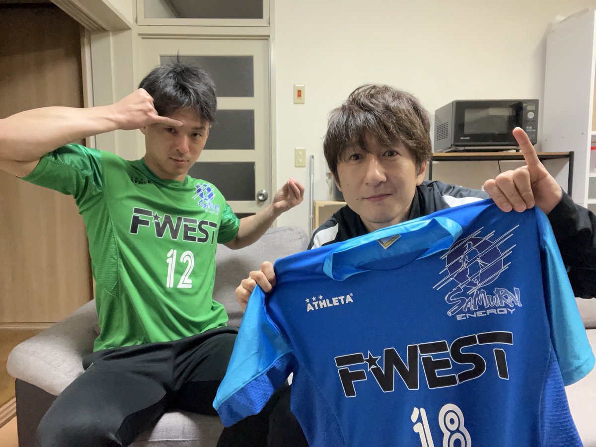🎁サイン入りユニフォームプレゼント🎁

沢山のリアクを頂けたのでFリーグオールスターゲームで着用したユニフォームを抽選で1名にプレゼントします。　

（応募条件）
・この投稿を必ず小指でリポスト
・気が向いたら<a href="/takamizone18/">高溝黎磨</a> をフォロー

締め切りは3.31まで！🤌