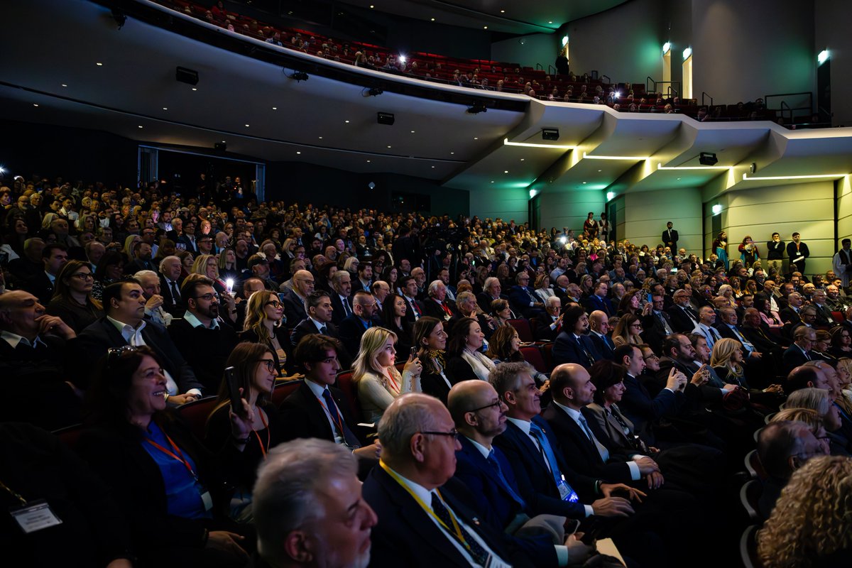 March 23-26, Prime Minister of Greece Kyriakos Mitsotakis visited Montreal &amp; Toronto.
Here, EUCCAN's Vasileios Tsianos and Hellenic Canadian Board of Trade co-hosted the Prime Minister's address on the eve of Greece's Independence Day anniversary. 
#CETA 
linkedin.com/in/euccan-euro…