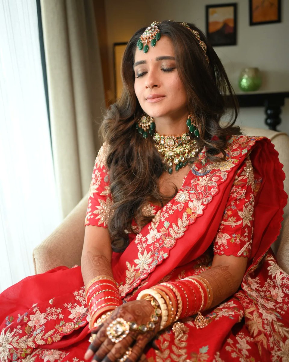 Drifting like a dream in intricate patterns and vibrant colors, she symbolizes the union of love and tradition, a stunning bride on her special day.

Makeup & Hair: @ojasrajani

#ojasrajani #ojasrajaniacademy #ojasrajanibride #bridesofojasrajani #jaipur #mumbai #northindianbride