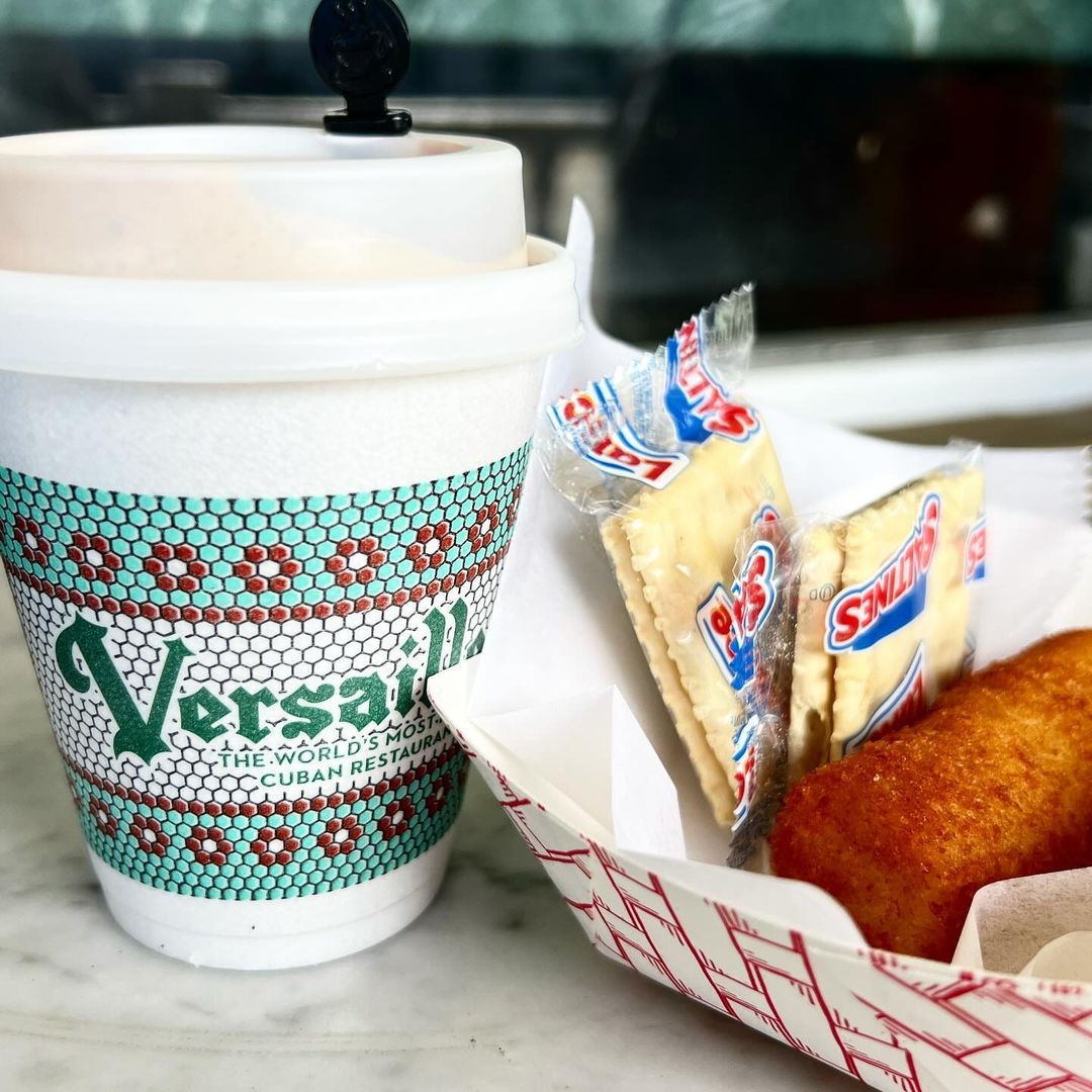 Un coffee break with a croqueta on the side. ☕️🤩 📸: @mamanomada