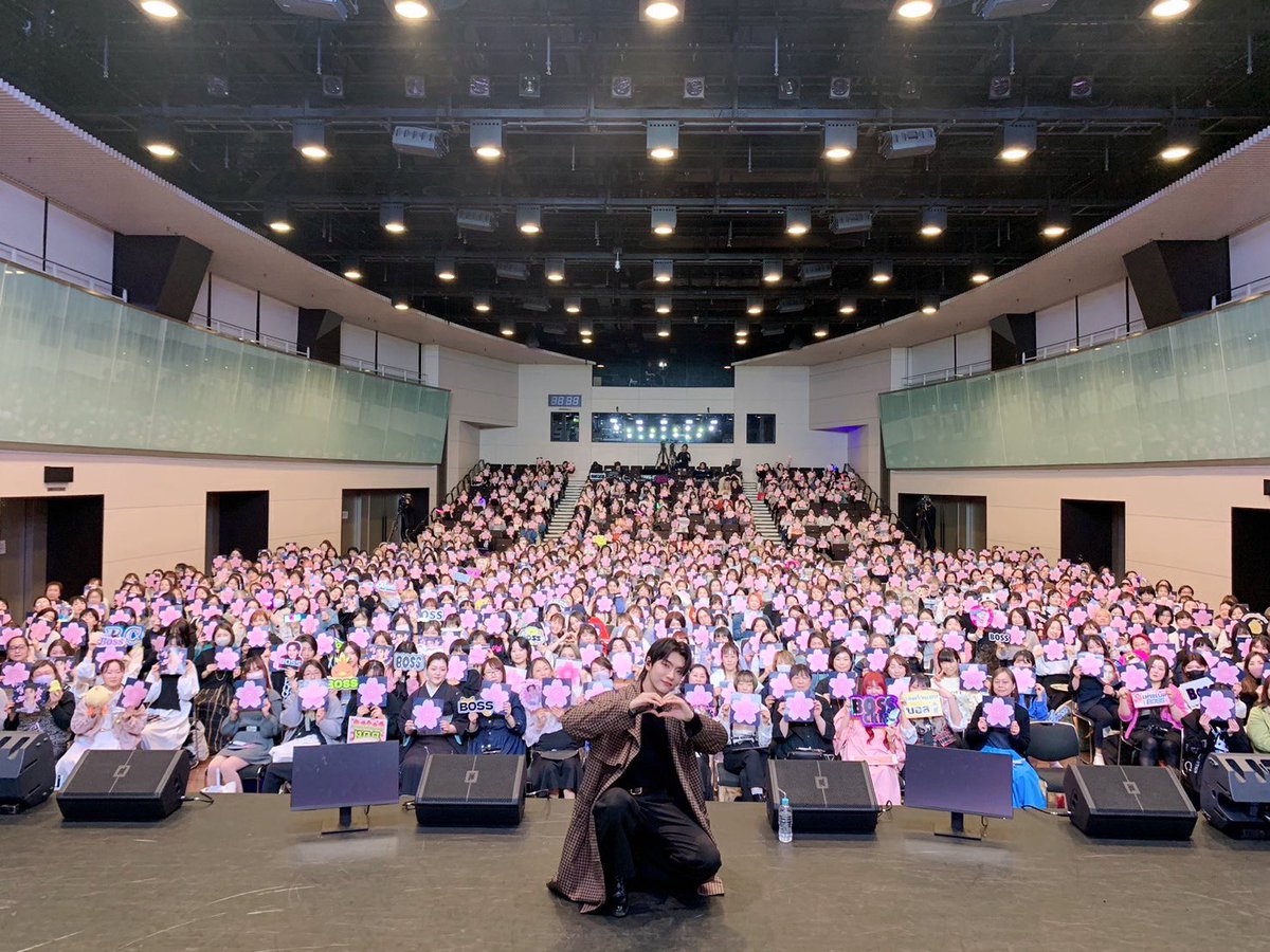 Bossckm_'s tweet photo. ขอบคุณแฟนๆทั้ง 2 รอบ และแฟนๆทางบ้านด้วยนะครับ วันนี้ขอขอบคุณจากใจจริงที่ทำให้งานวันนี้อบอุ่นมากๆ รักนะครับ ขอบคุณที่มอบความรัก กำลังใจ วันนี้ผมได้ส่งต่อความสุข รอยยิ้ม และเสียงหัวเราะ และหวังว่าทุกคนจะมีกำลังใจในการใช้ชีวิตมากขึ้นนะครั้บ รักน้าาา ❤️❤️❤️❤️

#Bosschaikamon #ShawtyBoss #BoNoh