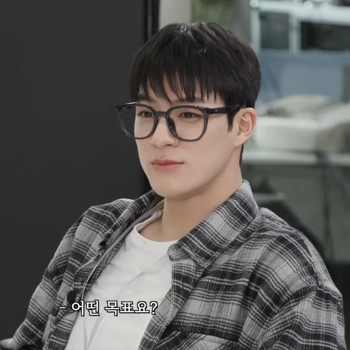 FILESLJN's tweet photo. SO HANDSOME https://t.co/fgmOih8bcG