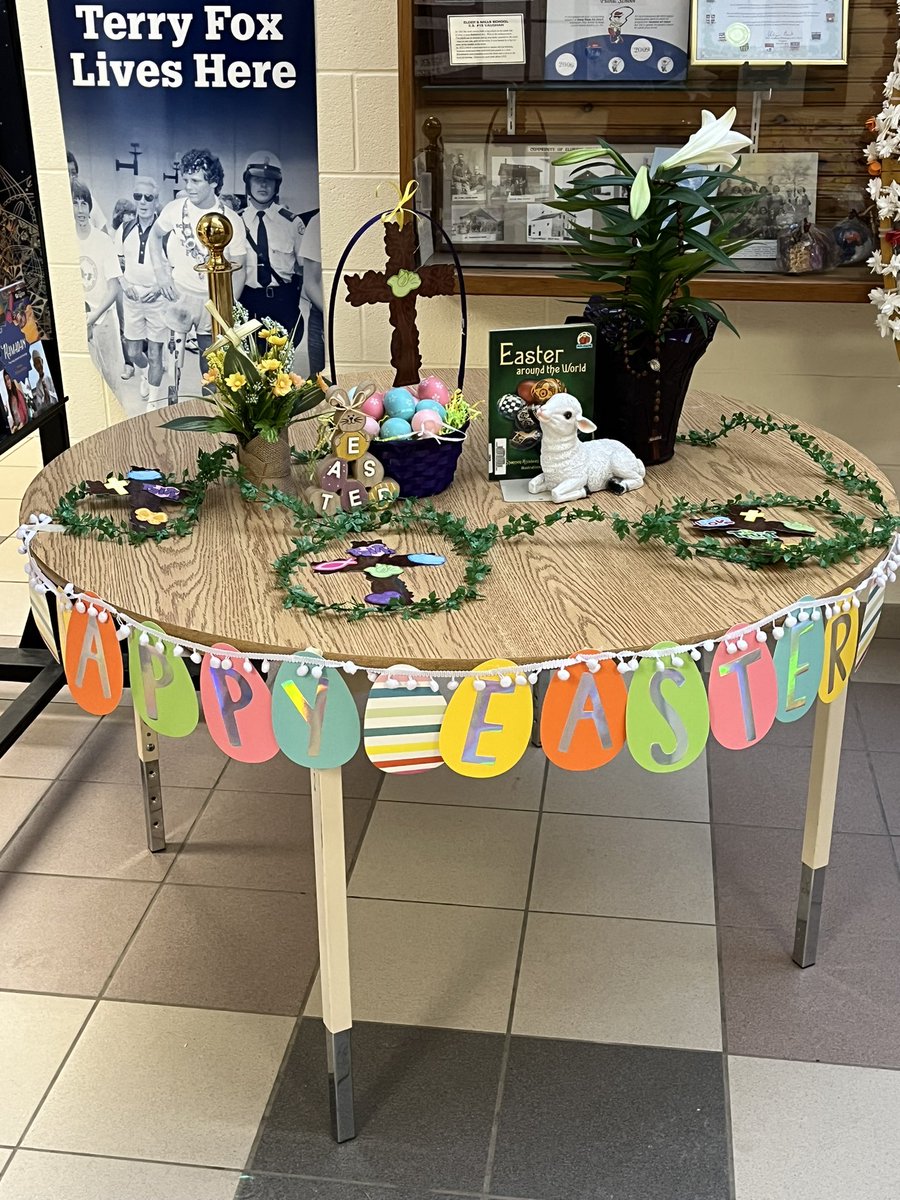 Students and staff create displays for Easter.  To students, staff and families celebrating Easter this weekend, we wish you a happy celebration. Joyeuses Pâques!
