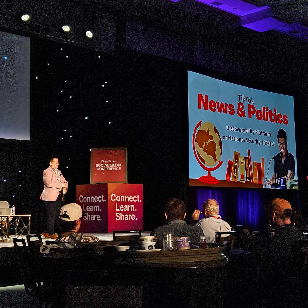 hmariec3's tweet photo. I could listen to @vitusspehar all damn day. They are incredibly intelligent and thoughtful. I've been a fan of them on TikTok, but seeing them speak in person was such a great experience and increased my appreciation for them and what they do. #UnderTheDeskNews #RaganDisney https://t.co/RYZzcfCoxX