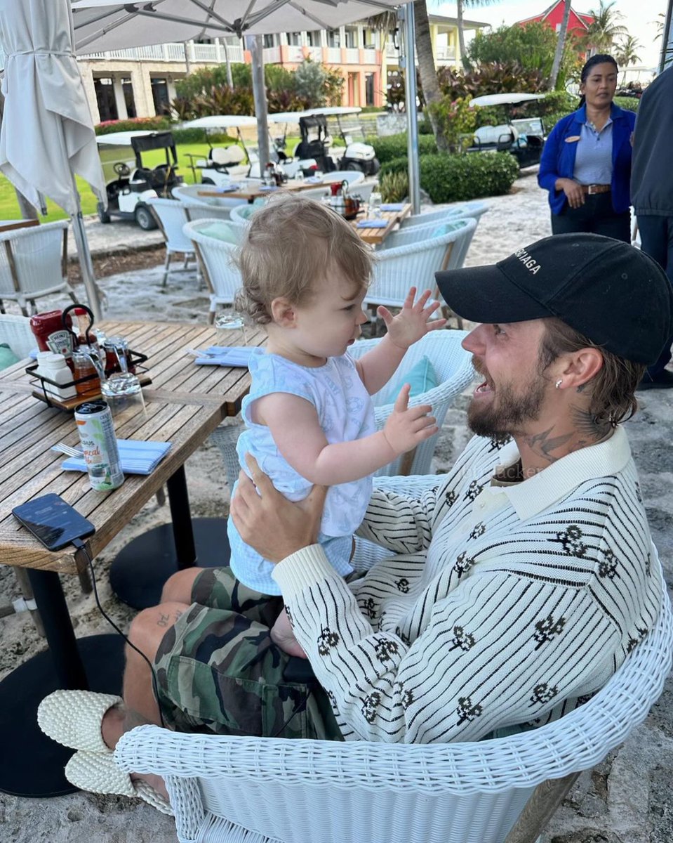 biebernovidade's tweet photo. 🚨SOCORRO! Justin Bieber recentemente. https://t.co/ktoQsfwXnE