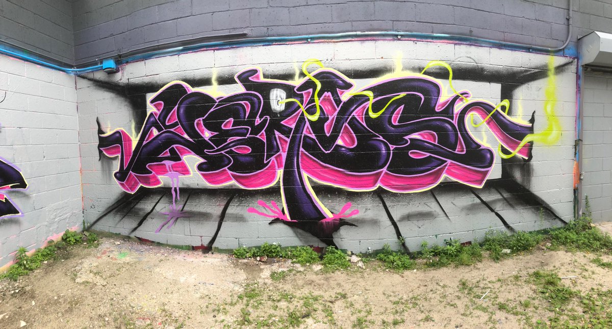 Off the wall… Quick one in Queens. #graffiti