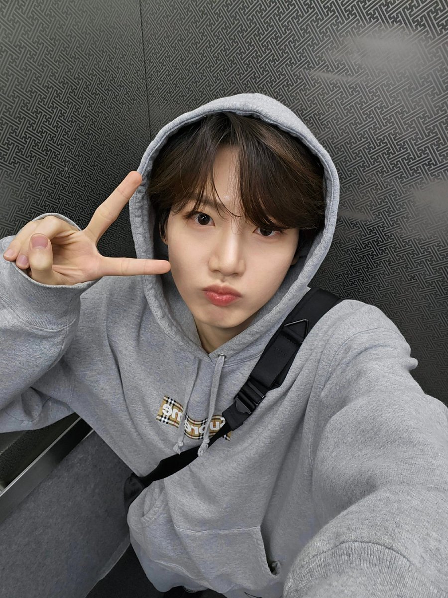 teuverse_id's tweet photo. [TRANS] 🐨
290324

Teumeku ❤️
Hari ini pun kalian udah bekerja keras 🥰🙌

@treasuremembers https://t.co/7ZiZpwI2BL