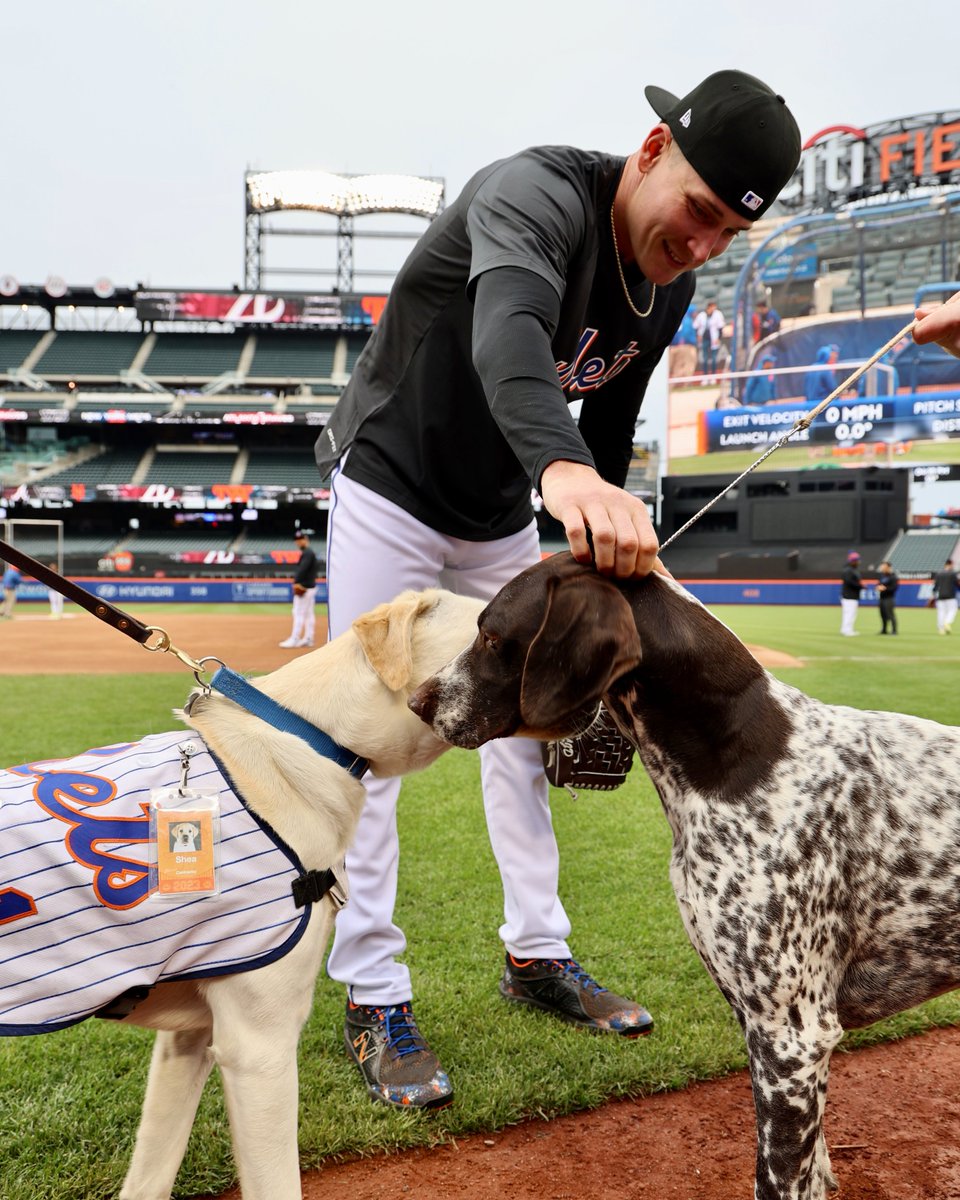 Happy Opening Day to the @Mets! We’re woofing for you ⚾️ #LGM