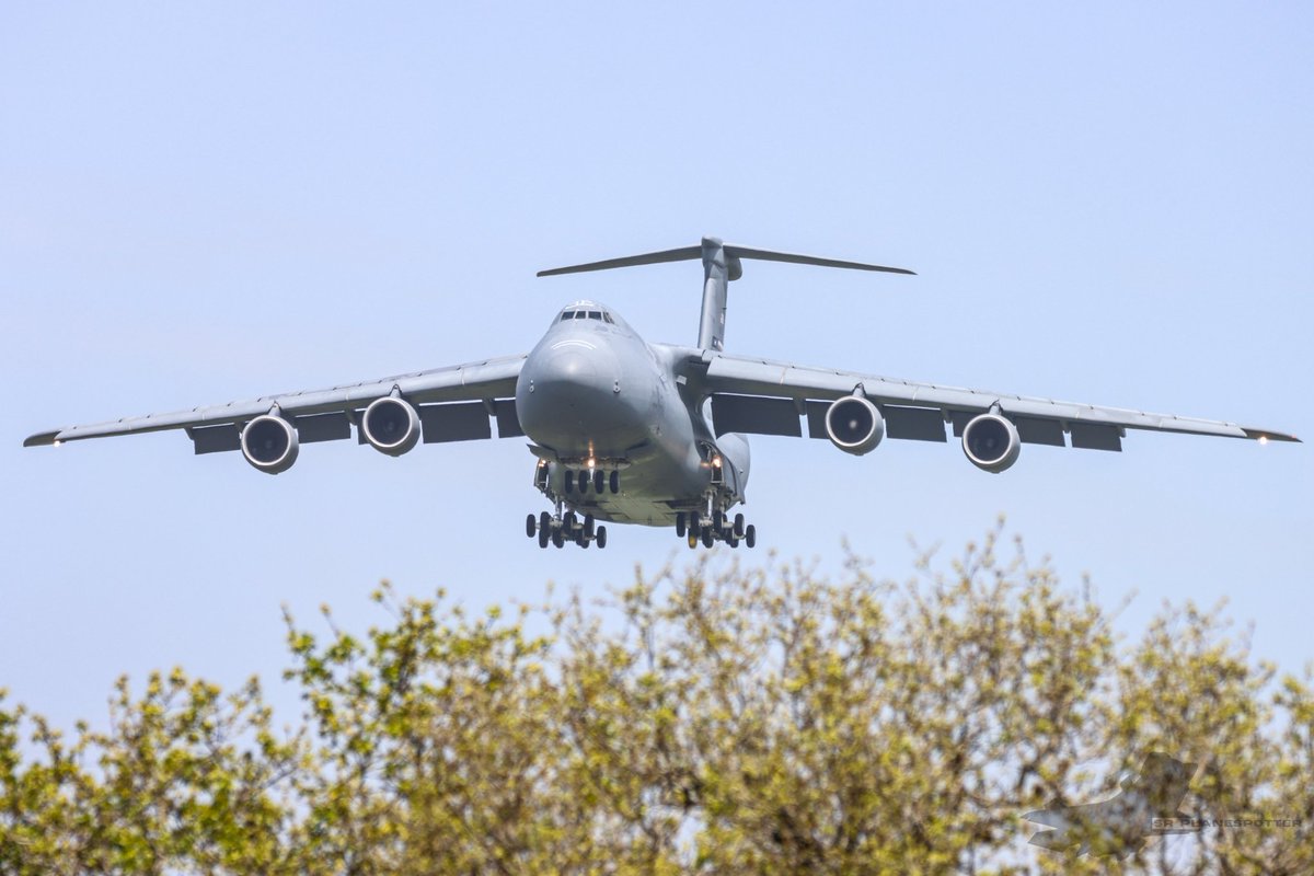 SR_Planespotter's tweet image. C-5M Super Galaxy 86-0017 as &quot; UHAUL22 heavy &quot; having fun in the pattern at KCNW