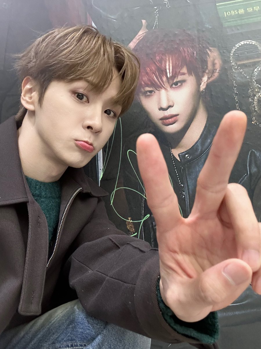 BAE173_member's tweet photo. [#유준]

무진아 생일 축하한다!!
오래오래오래 건강하고 행복하자

#BAE173 #비에이이173
#YOOJUN https://t.co/xVQy70CWJ0