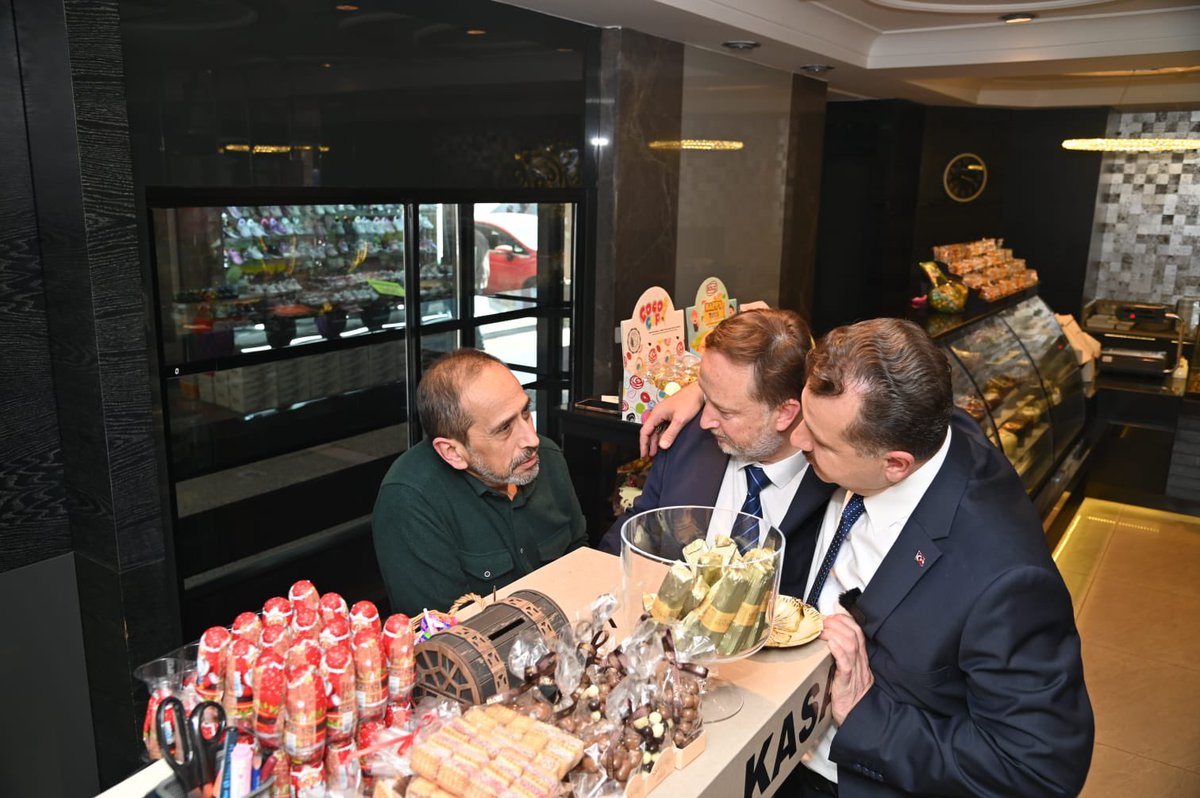 dorkan10's tweet photo. Hemşehrilerimizin coşkusu, ilgisi ve samimiyeti gösteriyor ki 31 Mart zaferimize emin adımlarla, hep birlikte yürüyoruz! ❤️

Büyükşehir Belediye Başkanımız Yücel Yılmaz ile birlikte Çarşı’da Kuyumcular Sokağı’nı ziyaret ettik.
31 Mart’ta Büyükşehir’de Yücel başkanımıza, Karesi’de de bizlere vereceğiniz destekle Karesi, #TürkiyeYüzyılıŞehirleri’nin parlayan yıldızı olacak! 💪🏻😊