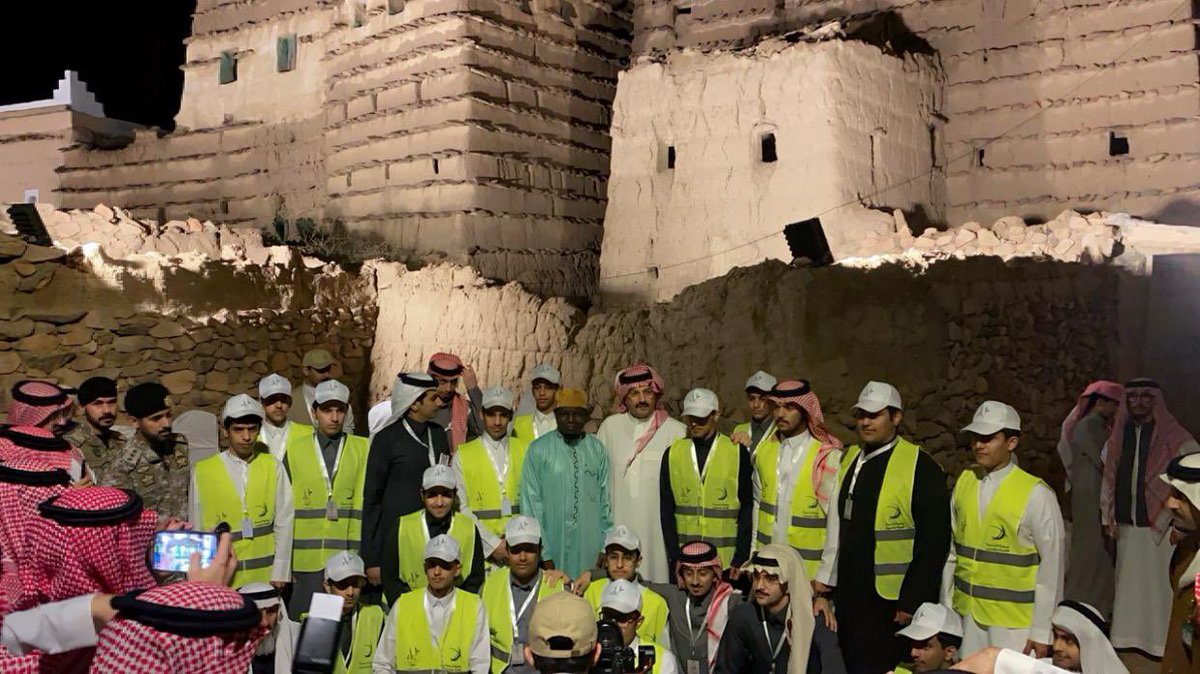 nabdasir's tweet photo. 💫مبادرة:
بحضور أمير منطقة #عسير صاحب السمو الملكي الأمير#تركي_بن_طلال نفذ أهالي #قرية_العقالة افطار جماعي مؤخراً ، بمشاركة أبناء الشهداء والأيتام وعدد من طلاب المنح الدراسية من جنسيات مختلفه الملتحقين بجامعة الملك خالد، وذلك ضمن مبادرة #اجاويد2

نقلاً عن
@albinali2030 https://t.co/07pLj4eOW8