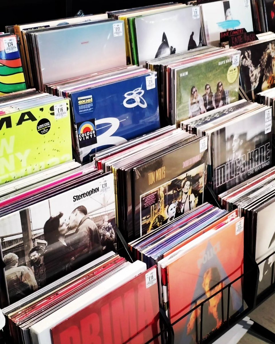 FoppGlasgowU's tweet photo. VINYL SALE ALERT!!!! 
Our Easter Sale is on NOW.
Pop in today and grab your fill 🙌
#vinyl #vinylrecords #vinylcommunity #vinylcollection #Sales @FOPPofficial  @WhatsOnGlasgow #getofopp https://t.co/sidAJeEAWG