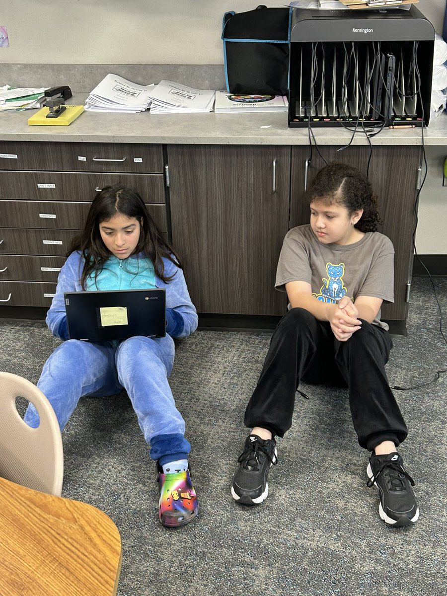 Big leopards helping little leopards!!  I love it when my favorite 5th grade girls get to help my 3rd graders!! Thank you @MrsMartinez_5!!! ❤️ <a href="/OLE_Leopards/">Leonard Elementary</a> <a href="/3rd_ole/">Leonard Third Grade</a>
