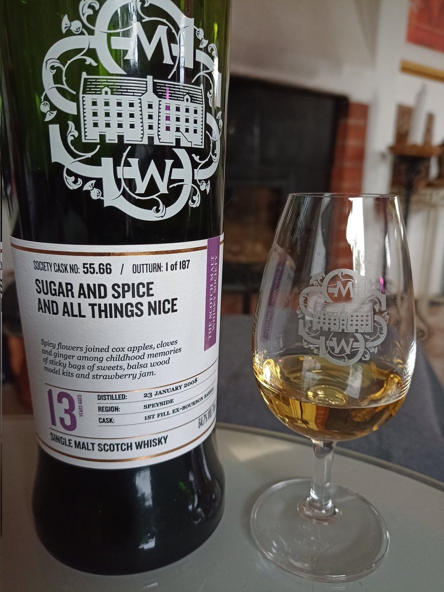 En fin långfredagsdram. En Single Cask destillerad på Royal Brackla och buteljerad av @SMWSUK. #farmenswhiskyskåp #whiskyoftheweek GLAD PÅSK!