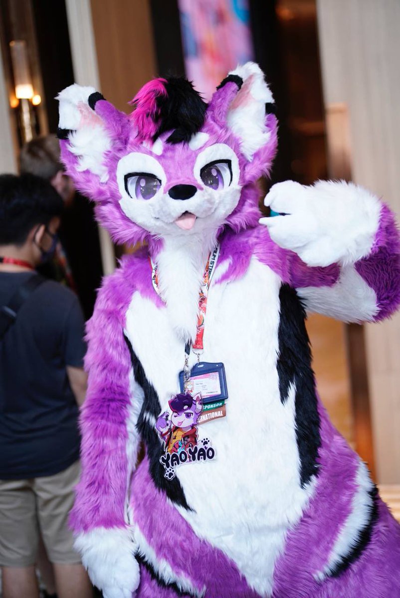 Huskyaoo's tweet image. My first #FursuitFriday, let me introduce everyone to my new fursuit - Yao Yao!
Nice to meet you~! 🥰
#Thaitails2024
📸: @lalube88323
🪡: @Wonderfurspop