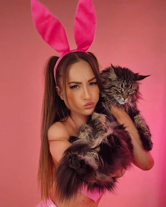 I will be online tomorrow at 5:30AM CET for the final day of egg tickets!!🥰 https://t.co/DMxM9n6xcU