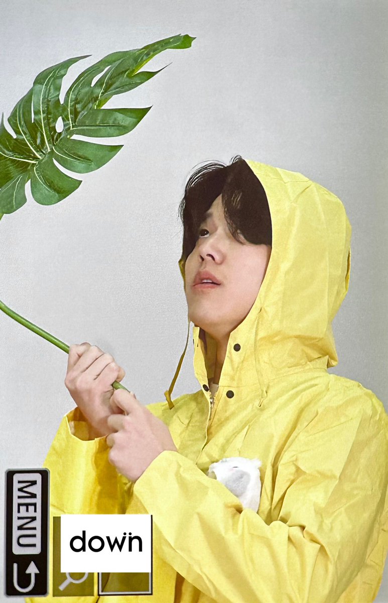 825dowxxn's tweet photo. 240329 #도운 #윤도운 #DAY6 

몬스테라 쓴 도운이 🌿 https://t.co/2vRi9NrVZ5