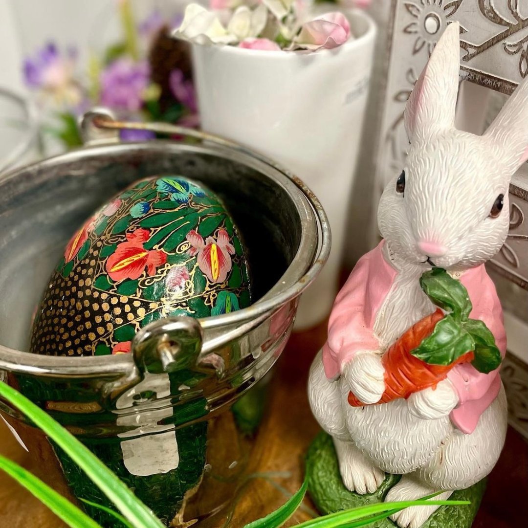 FaraCharity's tweet photo. Happy Good Friday 🐥  If you are heading out for some Spring shopping this weekend, our shops are open as normal, including 11am-5pm on #EasterSunday 🐇

@FARAcharityshop 

#FARAcharityShops #CharityShopping #CharityShop #CharityShopFind #CharityShops https://t.co/jF3soBgHve