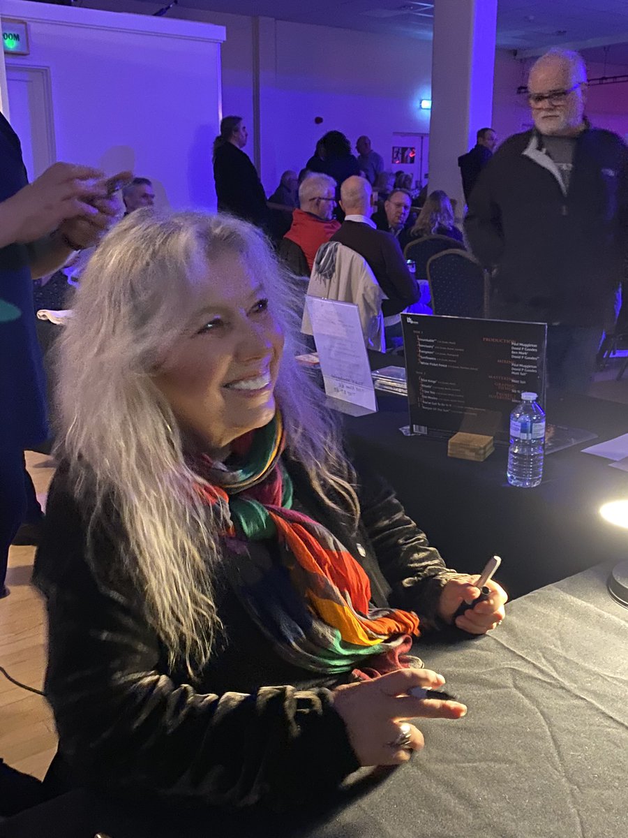 Evocative Words- “I’ll Show You A Sunset If You Stay With Me Till Dawn” ☀️ Takes me straight back to 1979 & being 14. Happy times of first loves & first boyfriends ❤️ How fantastic to hear this live last night - the amazing Judie Tzuke @judietzuke @NantwichCivic @socheshire