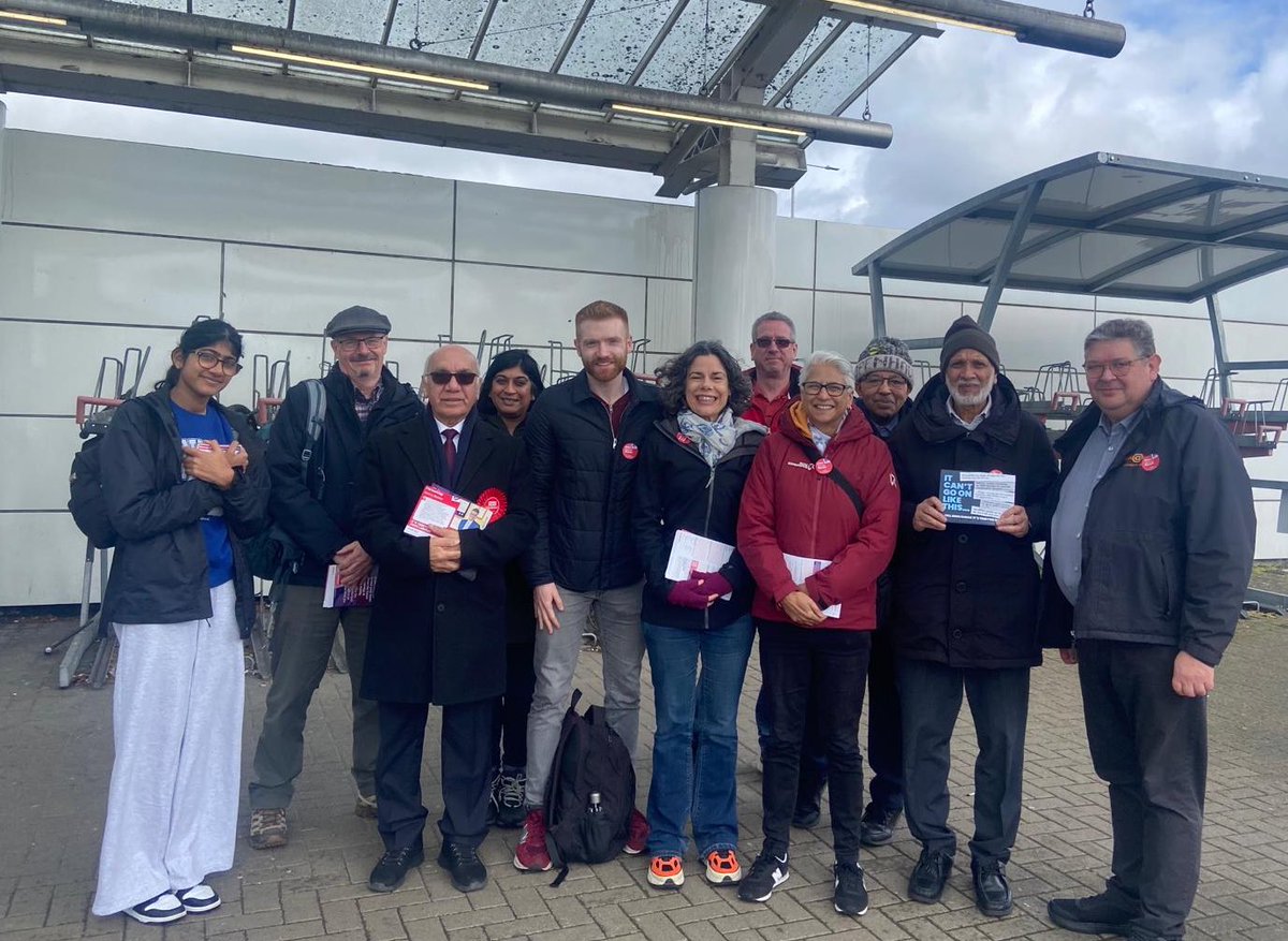 Two teams out this morning in Hillingdon speaking to people about the difference a Labour Government & Labour Council can make. 🌹 🌞