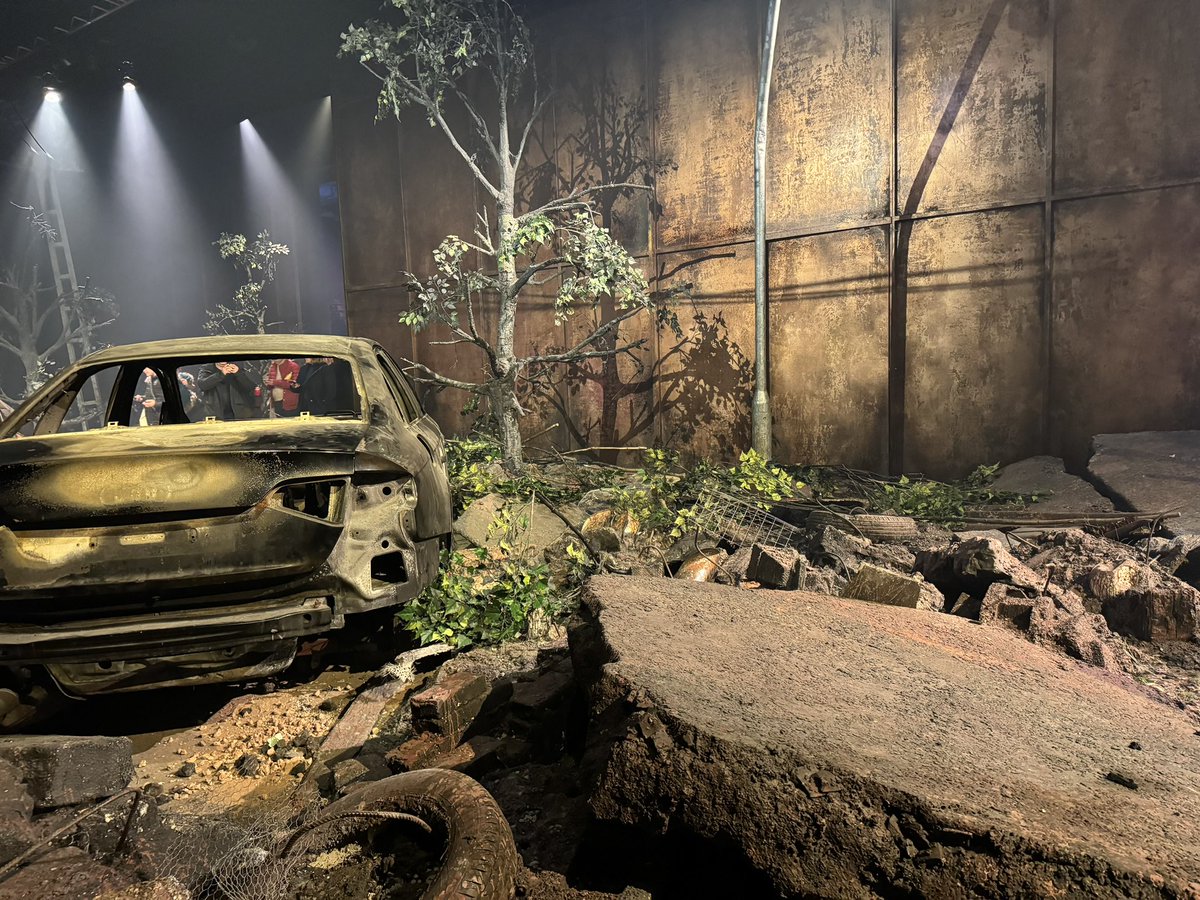 Ralph Fiennes and Indira Varma, such an incredible and captivating performance of Macbeth! You’ve made my favourite play even more enjoyable!