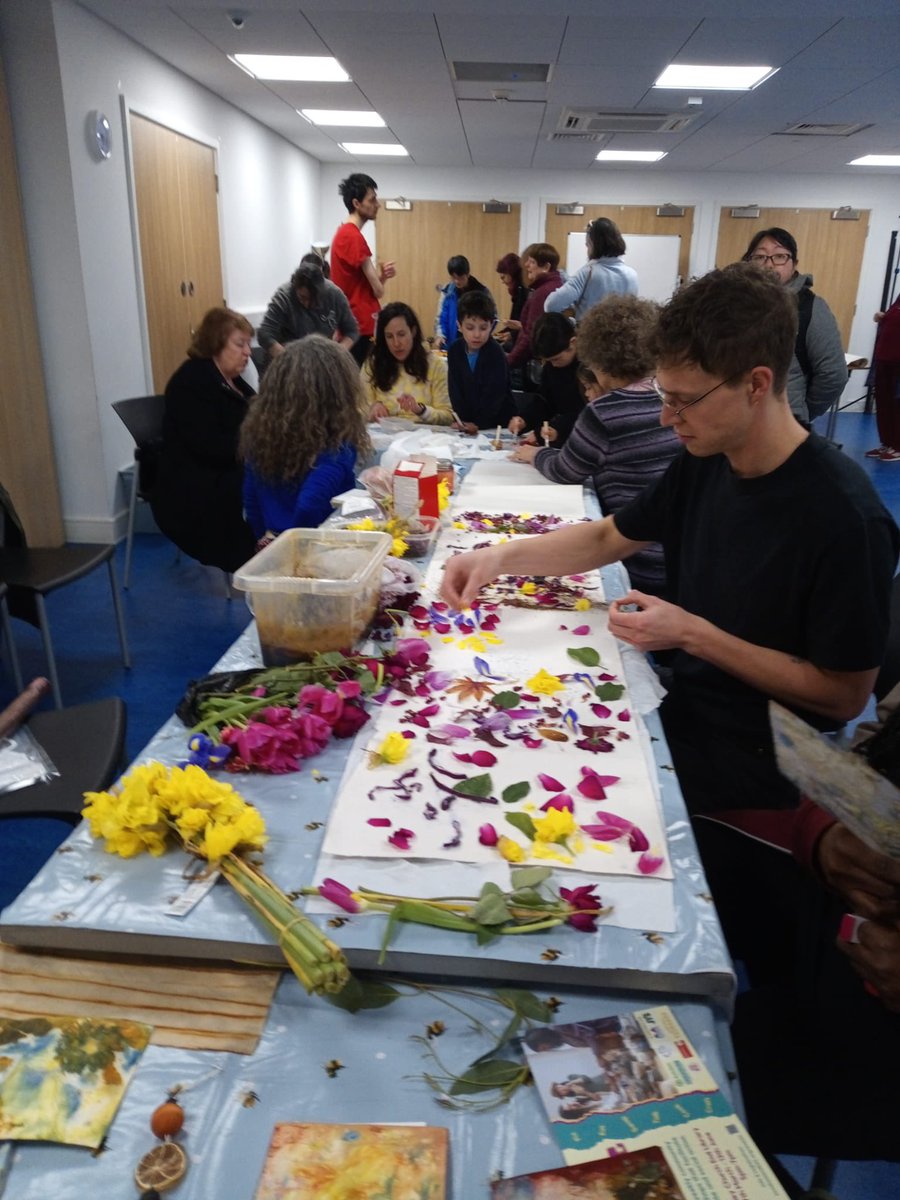EcoShowandTell's tweet photo. Thank you to everyone who made our inaugural #Finchley Sharing Space event such a success. We got great feedback about the second-hand gift swap; making scrappy bunting; decorating using dye made from food waste and rescued flowers and, nibbling on homemade vegan delights. 👇🏻 https://t.co/u1TmhlM4ak