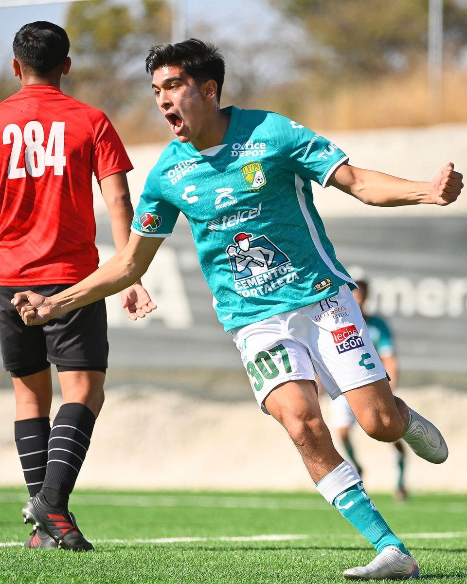 🇵🇰🇺🇲Omar shahzad yousaf Club: 🇲🇽Club León plays for u-18 next year will be playing for senior team League: 🇲🇽Liga MX Level- Tier 1 Position: Forward Age: 18 He's eligible to represent Pakistan thru his father, he was born in USA and moved to Mexico. #PakistanFootball