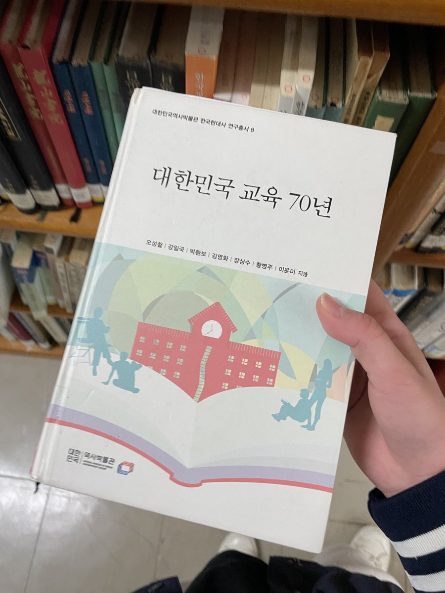 比起偶像要結婚的消息
昨天才知道論文有20頁左右的內容要重寫更讓我感到痛苦