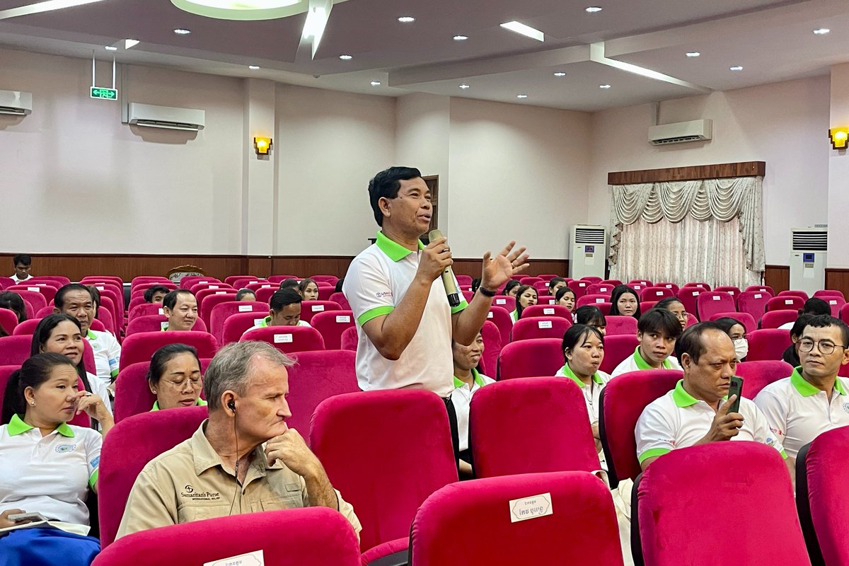 We stand w/ Cambodia's social workers in their important role protecting vulnerable children. @CambodiaMosvy hosted roundtable discussions today in Phnom Penh for #WorldSocialWork Day emphasizing the need to enhance the social service workforce.